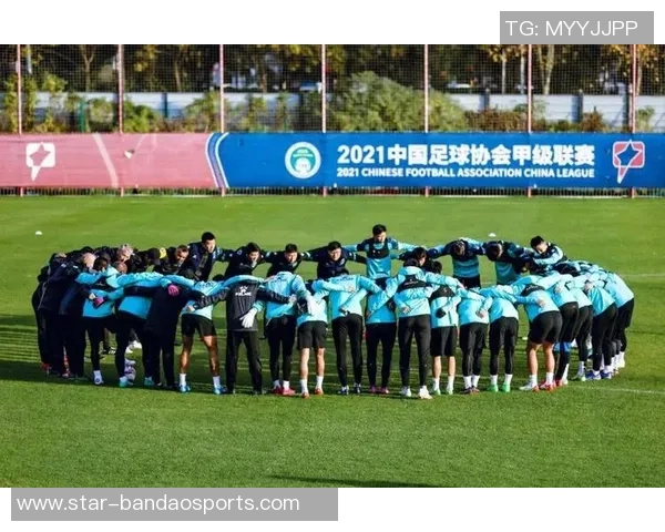 成都羽毛球队在精英赛中以84分稳居积分榜首位展现强劲实力